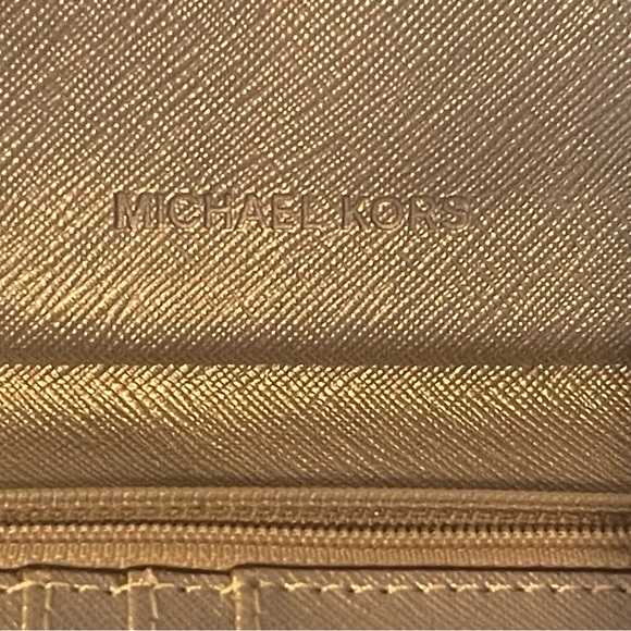 Sparkly silver Michael Kors zippy wallet.Apx 4 1/2 by 7”. EUC - Picture 6 of 8